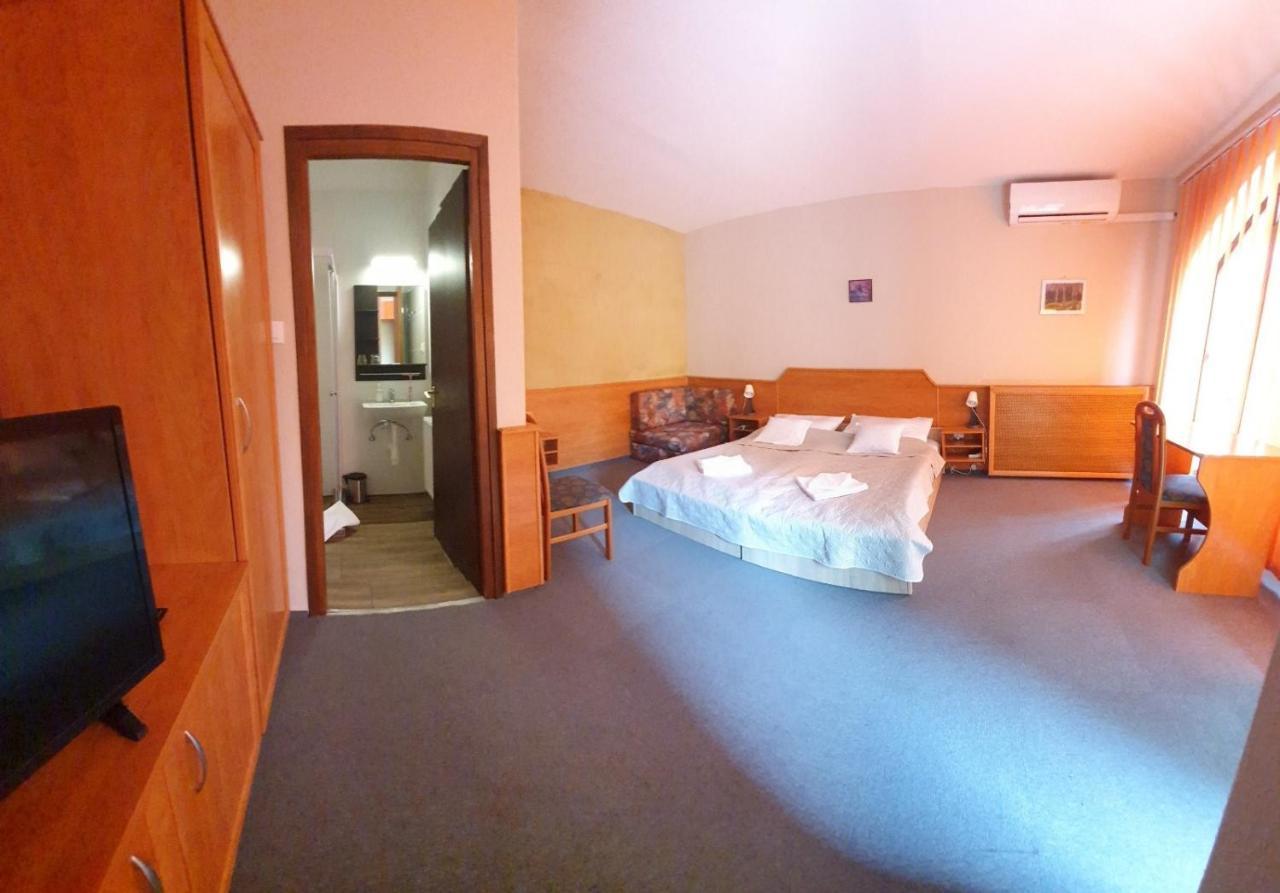Delanta Panzio Bed & Breakfast Pecs Exterior photo