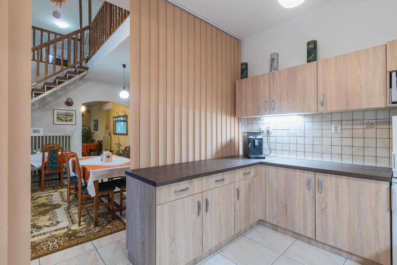 Delanta Panzio Bed & Breakfast Pecs Exterior photo