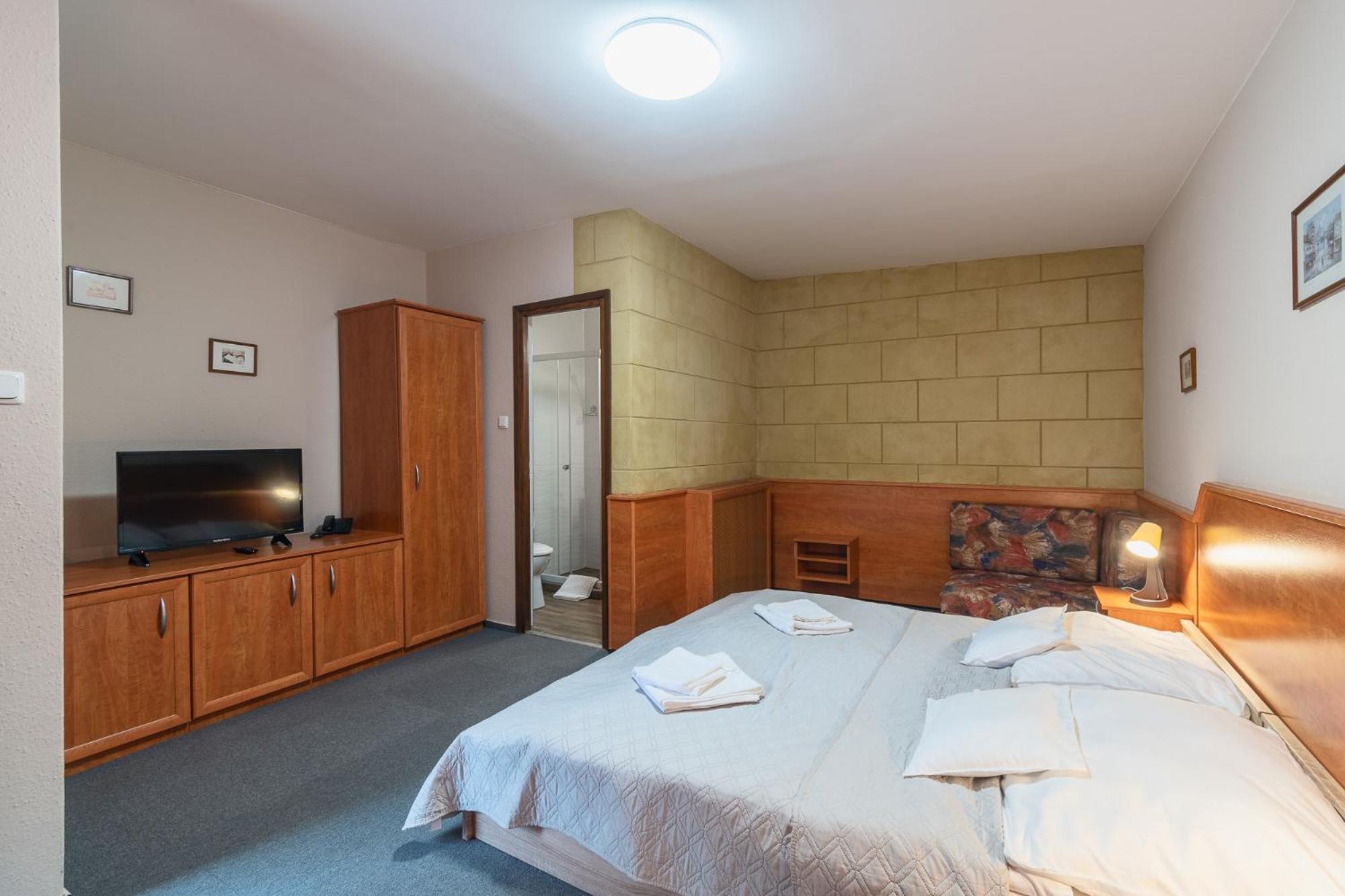 Delanta Panzio Bed & Breakfast Pecs Exterior photo