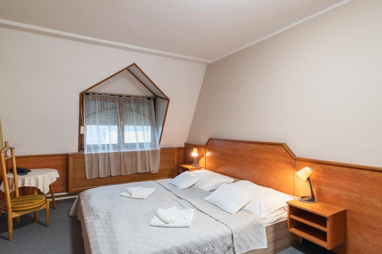 Delanta Panzio Bed & Breakfast Pecs Exterior photo
