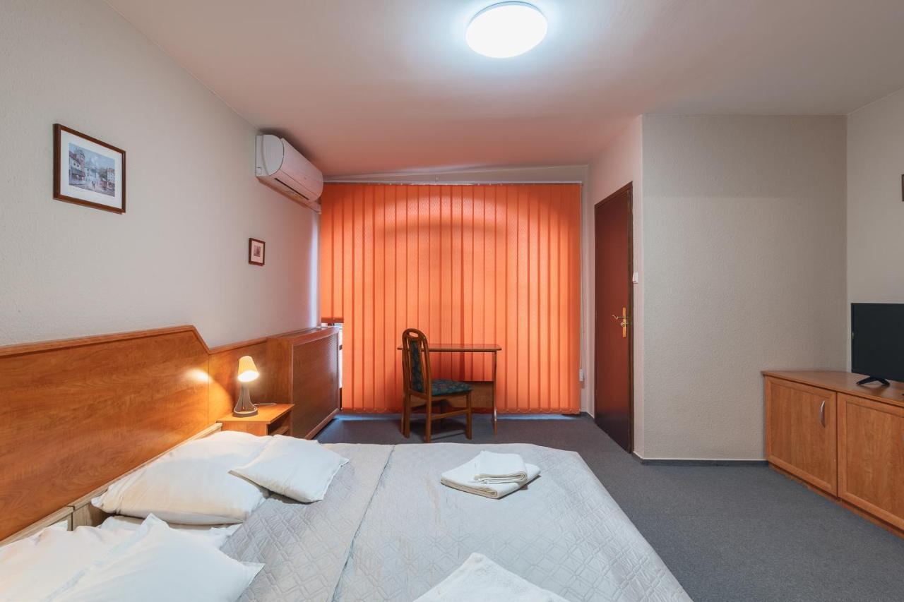 Delanta Panzio Bed & Breakfast Pecs Exterior photo