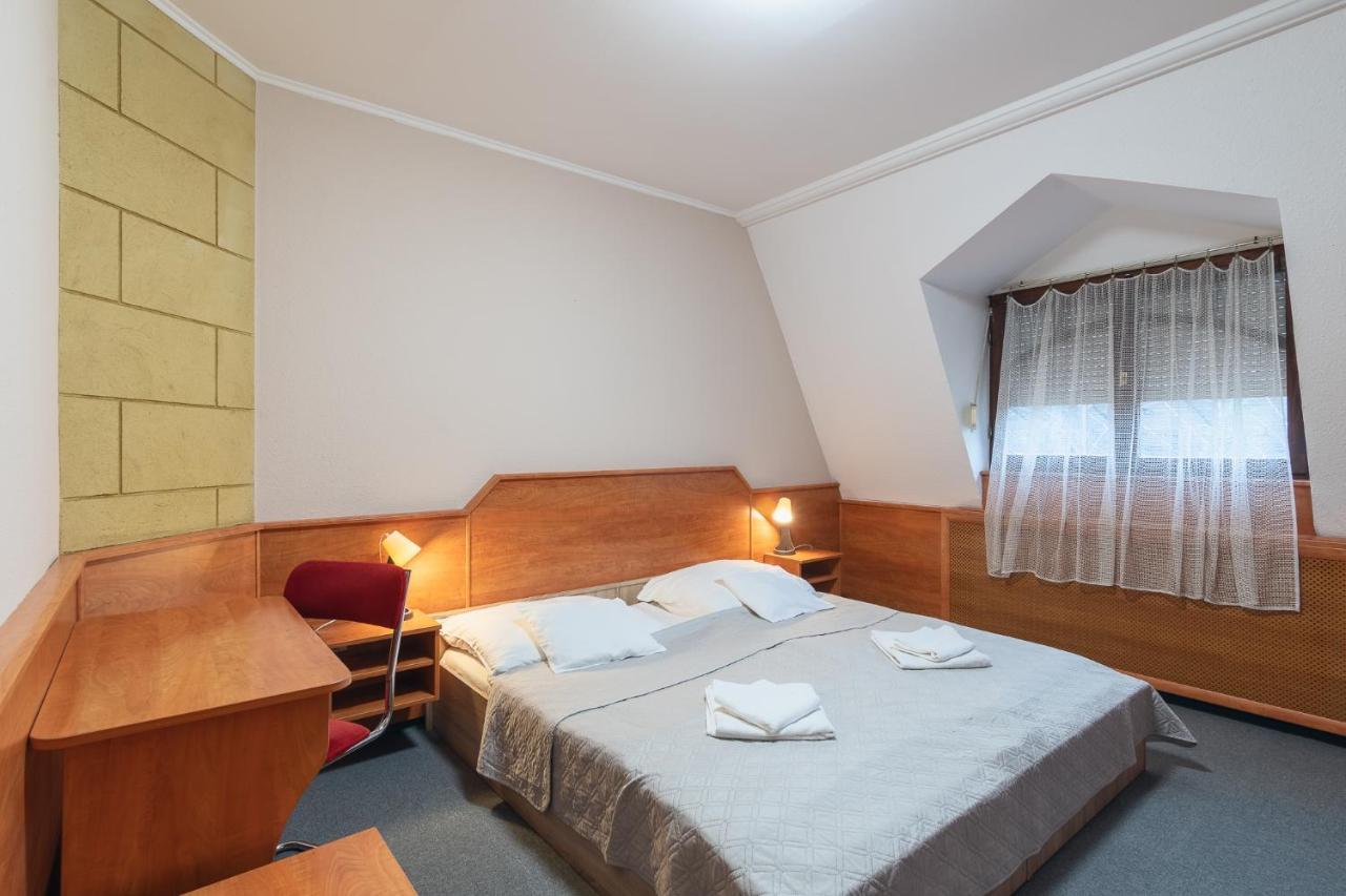 Delanta Panzio Bed & Breakfast Pecs Exterior photo