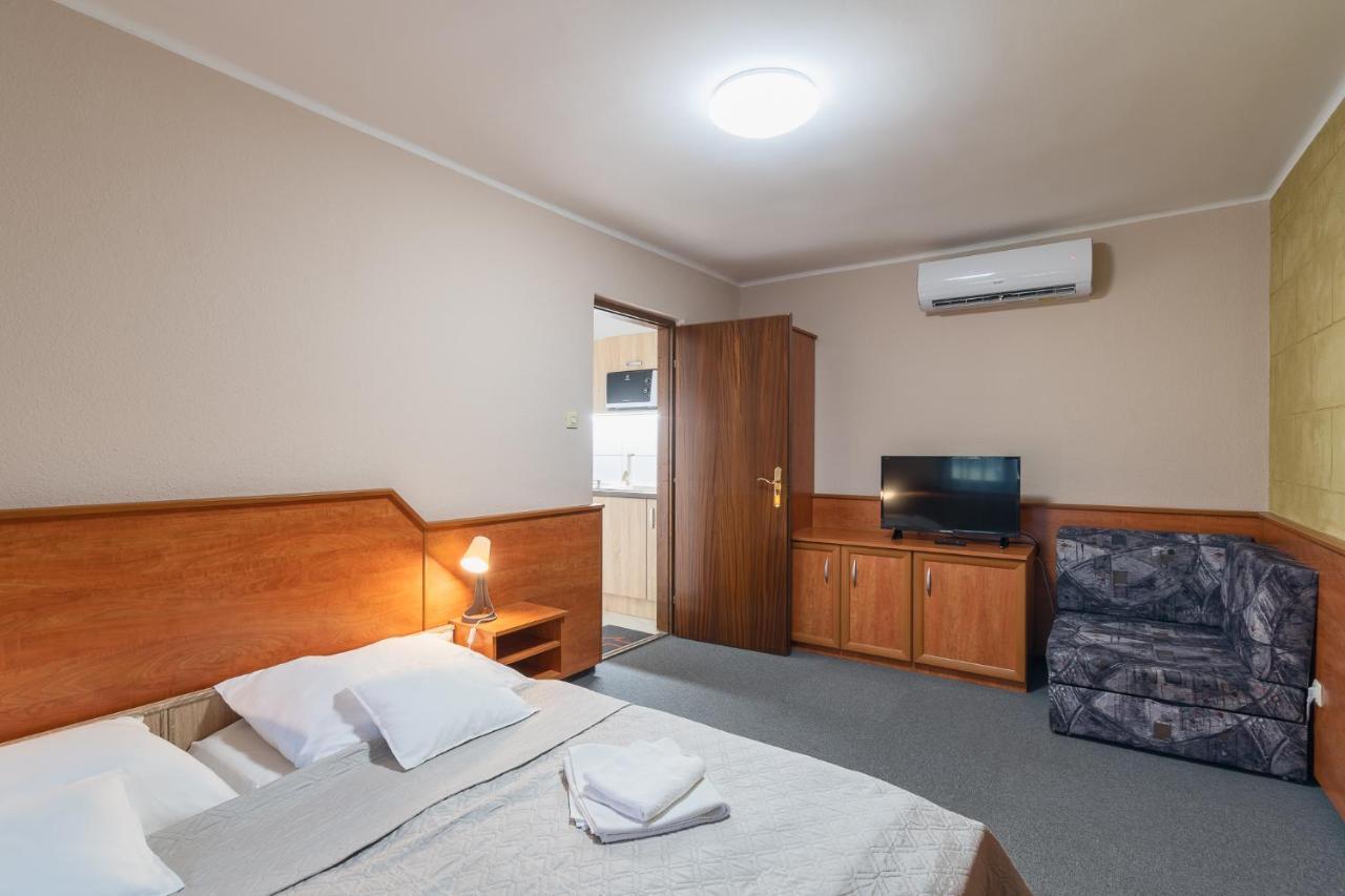 Delanta Panzio Bed & Breakfast Pecs Exterior photo