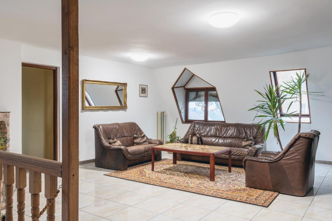 Delanta Panzio Bed & Breakfast Pecs Exterior photo